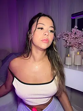 tuckersabrina online show from April 2026 12:56:01 PM