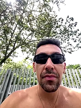 Snapshot of dantedesirexx chatting on October 2025 03:31:02 PM dantedesirexx online show from October 2025 03:31:02 PM