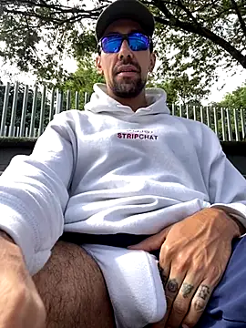 Snapshot of dantedesirexx chatting on November 2025 02:22:01 PM dantedesirexx online show from November 2025 02:22:01 PM