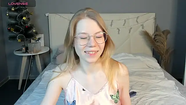 Esme Runn online show from December 2024 10:29:02 AM