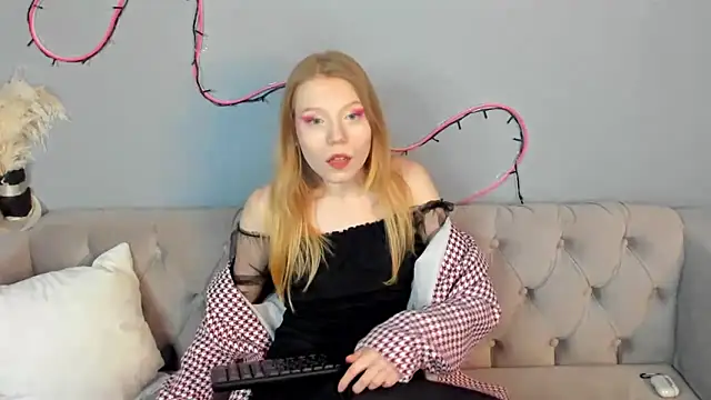 Esme Runn online show from February 2025 10:03:02 AM