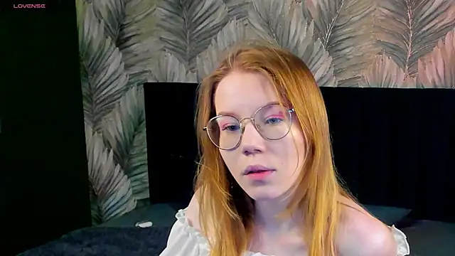 Esme Runn online show from March 2025 10:00:02 AM