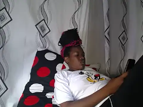 Snapshot of SexyRed18 chatting on January 2025 06:59:01 AM SexyRed18 online show from January 2025 06:59:01 AM