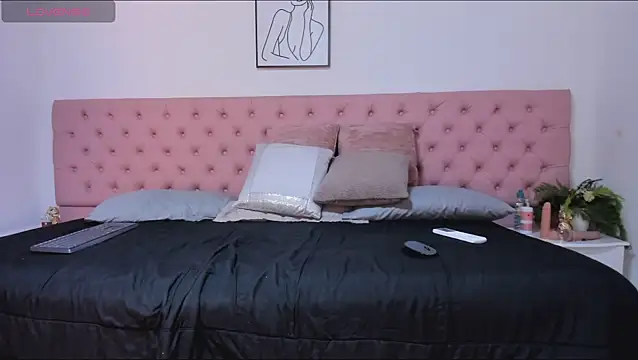 CarolinaGlamour online show from November 2025 02:22:01 AM