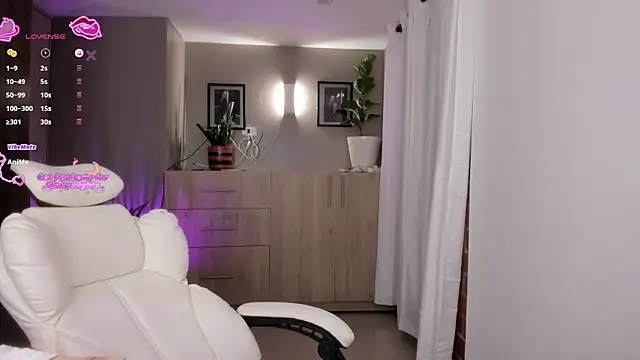 Niicoleta online show from April 2026 06:19:01 AM