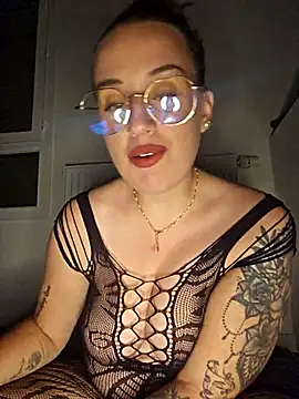 lindsay 33off online show from November 2025 09:08:01 PM