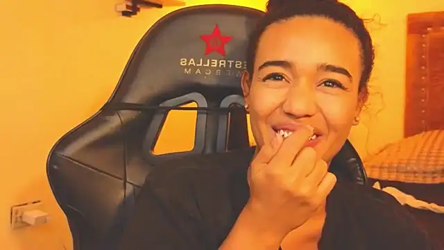 evafoxs online show from November 2025 02:43:02 AM