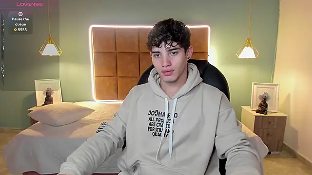 AlejooTwink online show from November 2025 02:17:02 AM