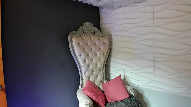 Layla 707 online show from April 2026 06:56:01 PM