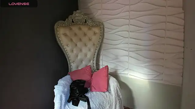 Layla 707 online show from April 2026 09:16:02 PM