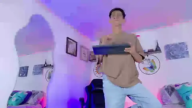 Noah tyler  online show from October 2025 07:32:02 PM