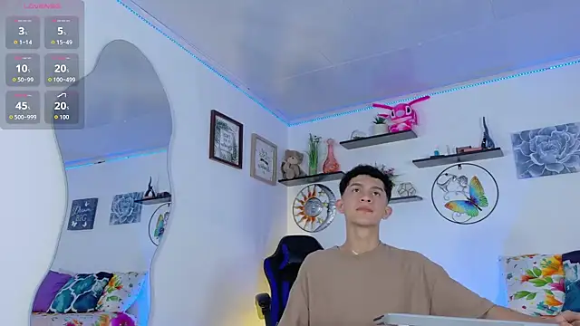 Noah tyler  online show from October 2025 11:46:02 PM