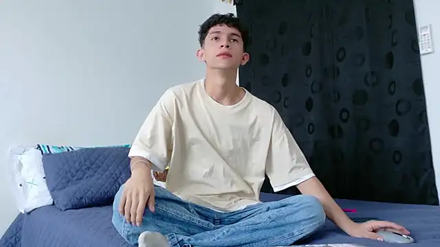 Noah tyler  online show from October 2025 05:48:02 PM