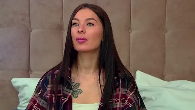 AlexandraBloom online show from October 2025 07:12:01 PM