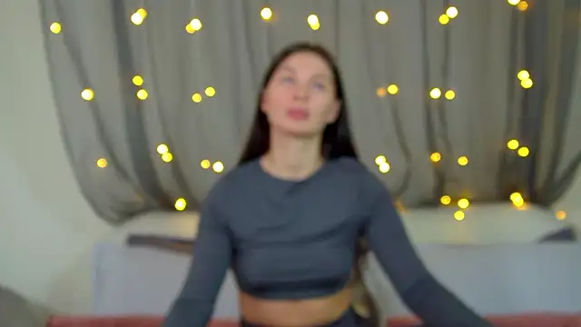 AlexandraBloom online show from November 2025 06:41:02 PM