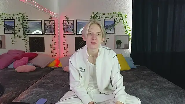 Ron Vils online show from March 2025 04:43:01 AM