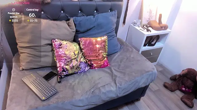 Slut Milf  online show from February 2025 07:47:02 PM