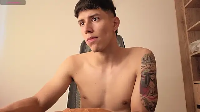 Cristopher23  online show from September 2025 04:09:02 PM