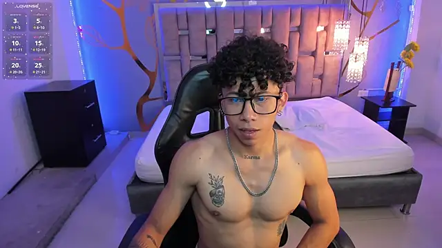 AkazaBoy  online show from February 2025 08:09:02 AM