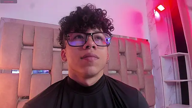 AkazaBoy  online show from November 2025 05:50:02 AM