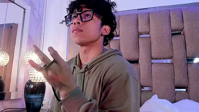 AkazaBoy  online show from March 2026 05:02:01 AM