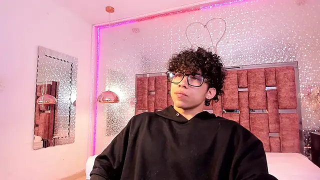 AkazaBoy  online show from April 2026 06:11:02 AM