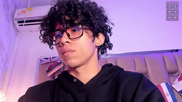 Snapshot of AkazaBoy_ chatting on July 2026 08:52:01 PM AkazaBoy online show from July 2026 08:52:01 PM