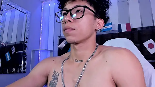 Snapshot of AkazaBoy_ chatting on July 2026 04:41:02 AM AkazaBoy online show from July 2026 04:41:02 AM