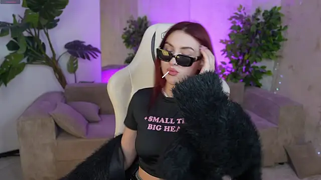 Magnetic Mia  online show from March 2025 09:13:02 AM