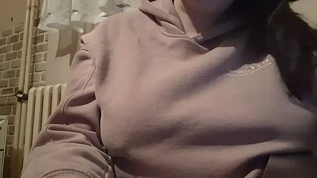 AalinnaK online show from February 2025 04:16:01 PM