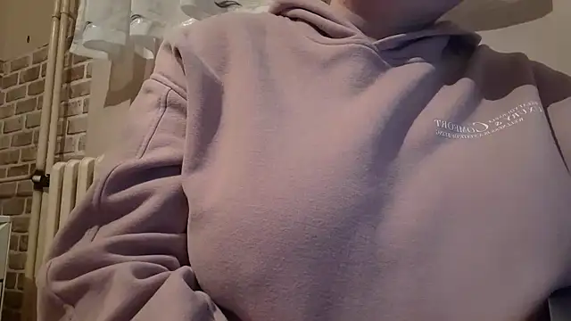 AalinnaK online show from February 2025 03:42:02 PM