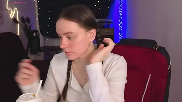 Emillias online show from February 2026 08:07:01 AM