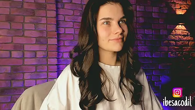 Snapshot of adriana_allien chatting on January 2025 10:17:02 PM adriana allien online show from January 2025 10:17:02 PM