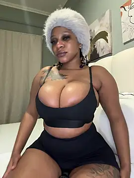 Snapshot of BeautyAuroa chatting on April 2026 05:43:01 PM BeautyAuroa online show from April 2026 05:43:01 PM