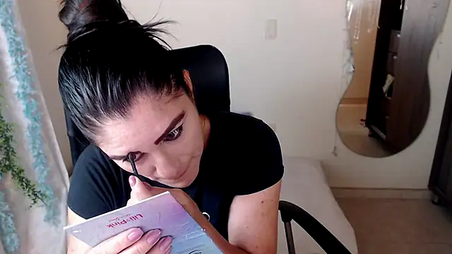 LUCY LI online show from December 2024 10:01:02 AM