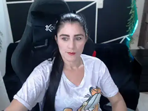 LUCY LI online show from November 2025 07:02:02 PM