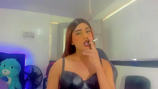 Snapshot of Hellen_moons__ chatting on September 2025 06:33:02 PM Hellen moons online show from September 2025 06:33:02 PM