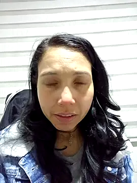 KimPielCanela online show from September 2025 01:11:01 AM