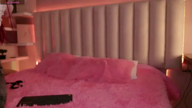 Megan mooree  online show from September 2025 12:05:01 PM