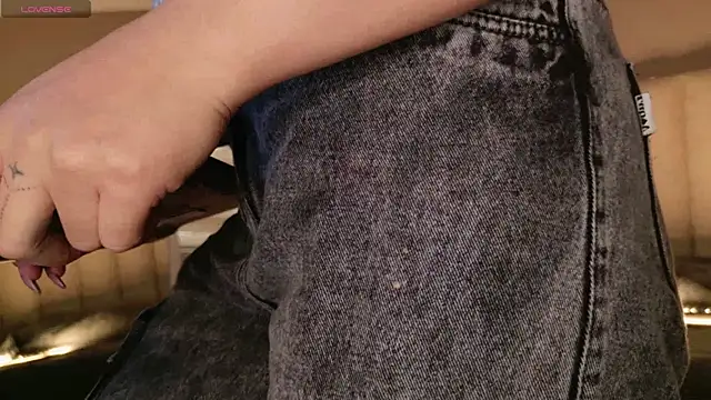 Megan mooree  online show from October 2025 12:16:02 PM