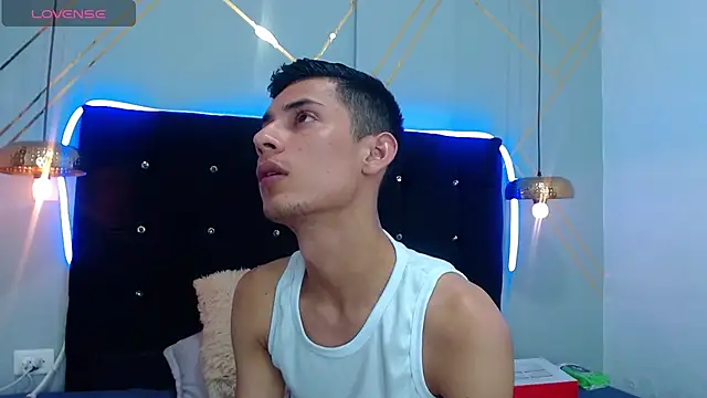 Snapshot of Oliver_king_sex chatting on January 2025 11:10:02 PM Oliver king sex online show from January 2025 11:10:02 PM
