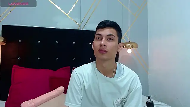 Snapshot of Oliver_king_sex chatting on January 2025 03:09:01 PM Oliver king sex online show from January 2025 03:09:01 PM