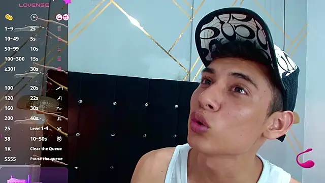 Snapshot of Oliver_king_sex chatting on February 2025 11:23:02 PM Oliver king sex online show from February 2025 11:23:02 PM