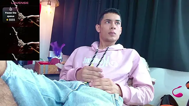 Snapshot of Oliver_king_sex chatting on September 2025 04:43:02 PM Oliver king sex online show from September 2025 04:43:02 PM