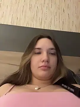 Holly Molii online show from April 2026 02:18:01 AM