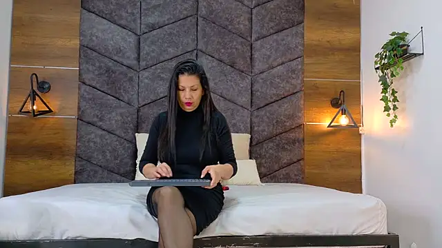 JaylaScott   online show from November 2025 11:51:01 PM