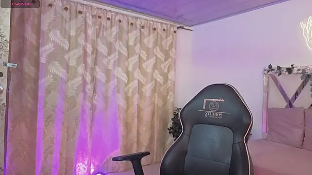 hina tay online show from April 2026 03:24:02 AM