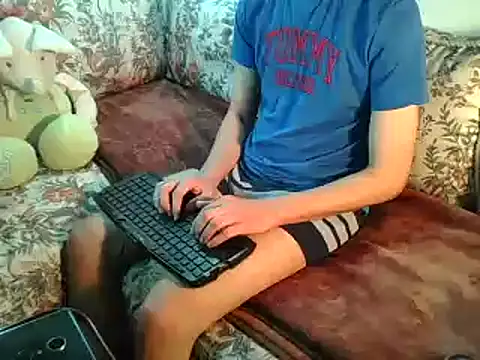 Snapshot of anwarlovemaroc chatting on March 2025 08:31:02 PM anwarlovemaroc online show from March 2025 08:31:02 PM