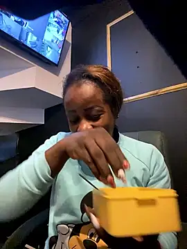 BrianaBrownn online show from October 2025 12:06:01 PM