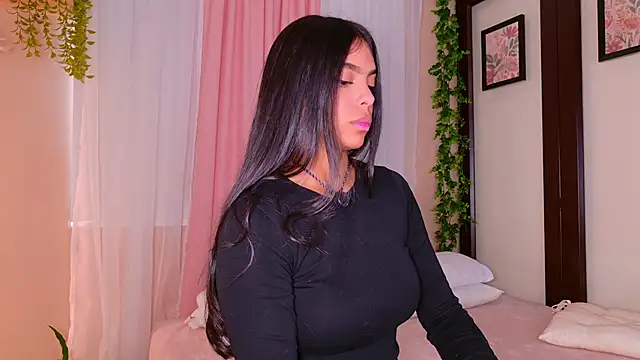 Zafiiro Blue online show from November 2025 06:08:01 PM